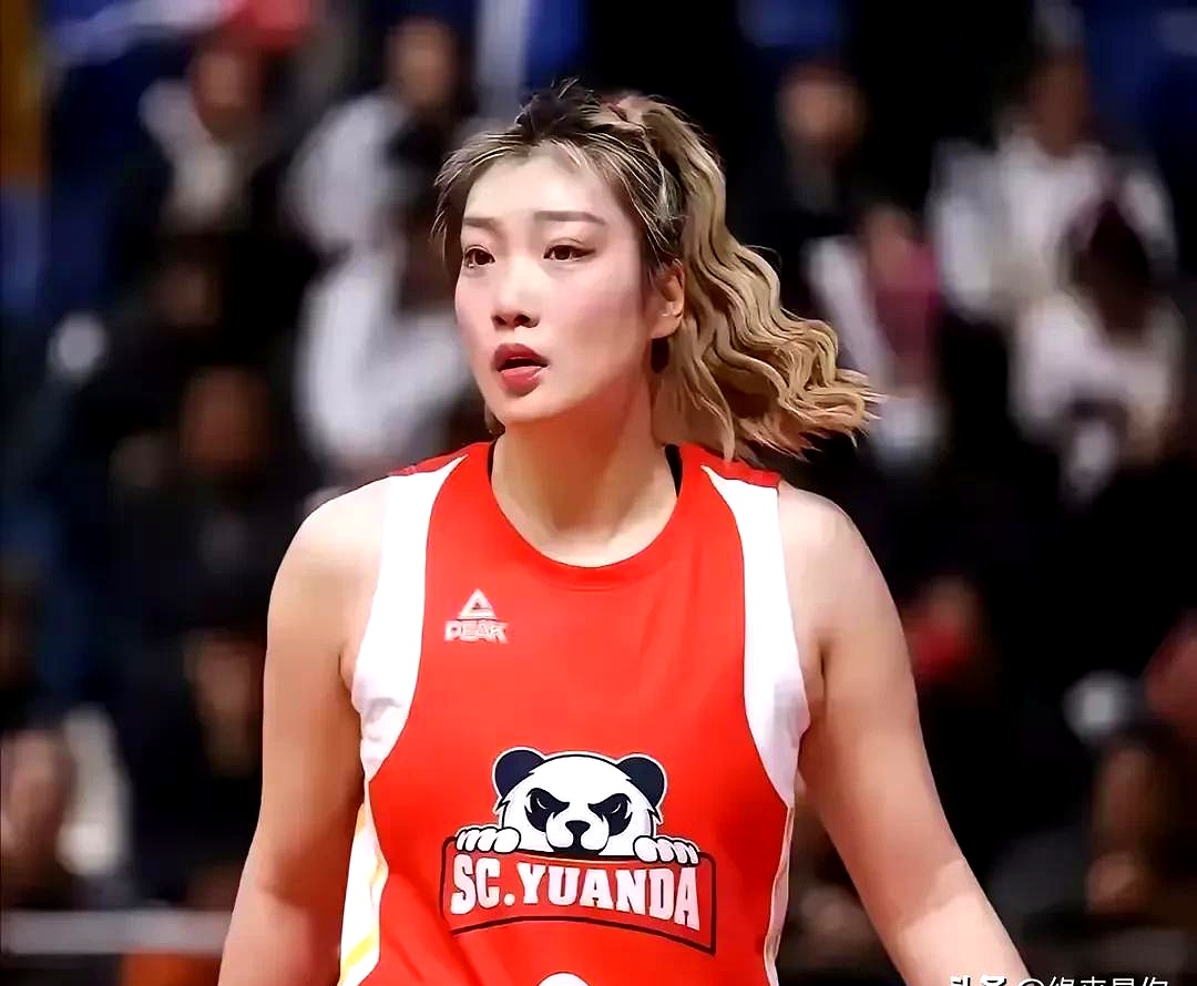 河南男篮防守如铁桶,对手难以突破 河南男篮防守如铁桶,对手难以突破