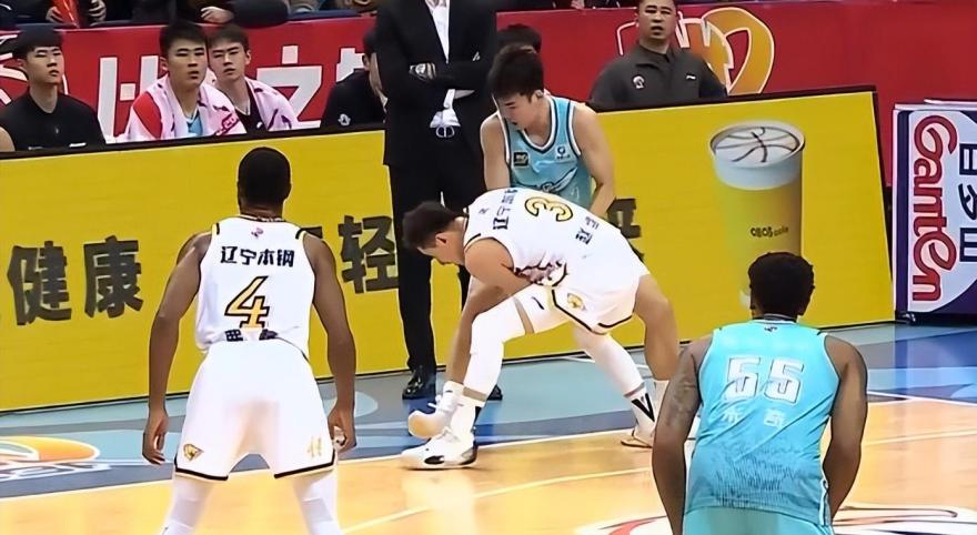 辽宁男篮逆袭成功,击败北京男篮 辽宁男篮逆袭成功,击败北京男篮