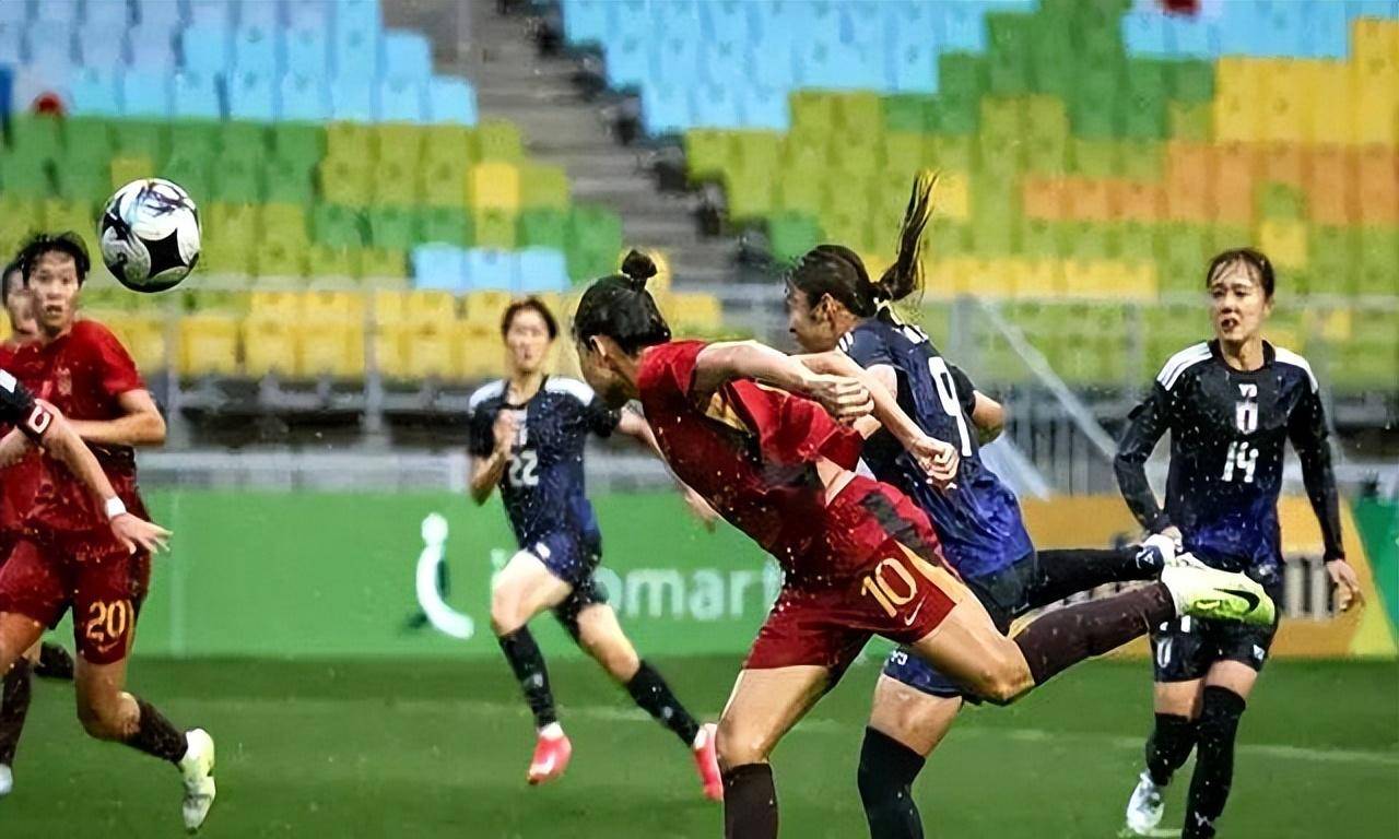 战胜困难:女足选手坚毅不拔的简单介绍 战胜困难:女足选手坚毅不拔的简单介绍